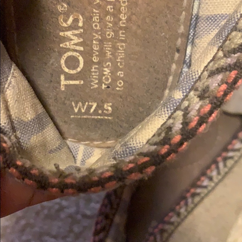 Toms - Picture 4 of 5